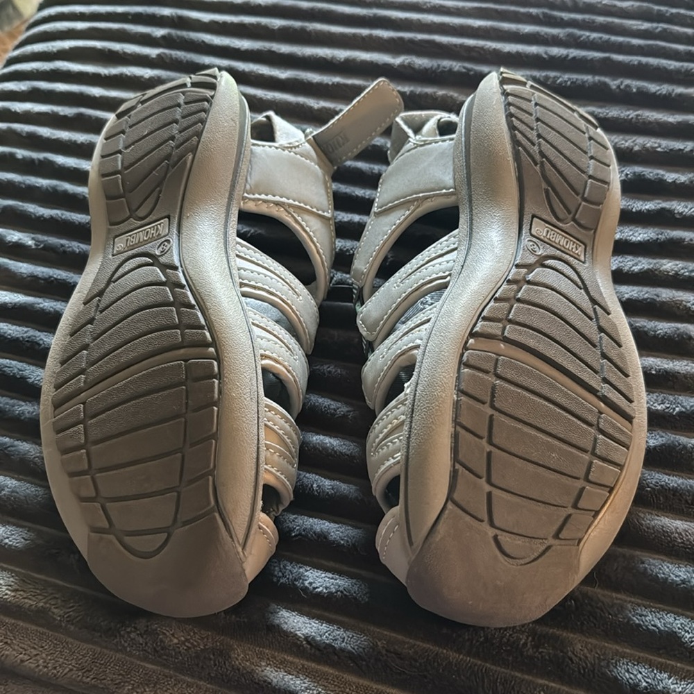 8M Kombu Women’s Athletic Water  Shoes - Great Condition! Like New!! - Picture 3 of 4